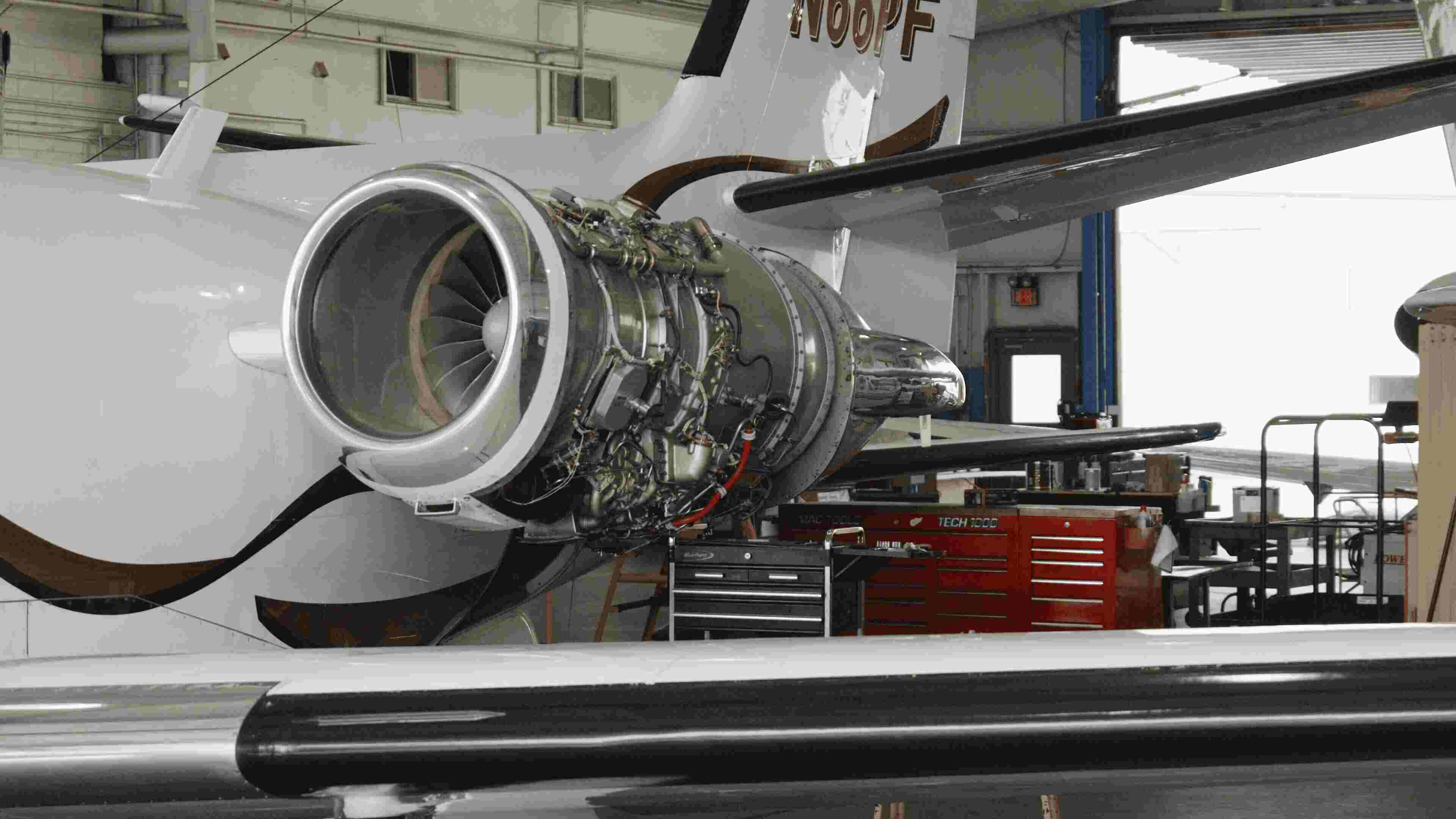 Aircraft engine maintenance at Michigan Aviation KPTK